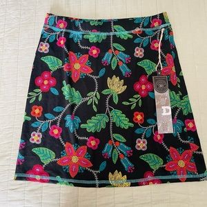 Double D Ranch Skirt, Size Small, colorful flowers 🌸